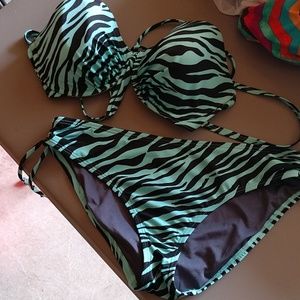 Victoria secret bathing suit 34d too large bottom